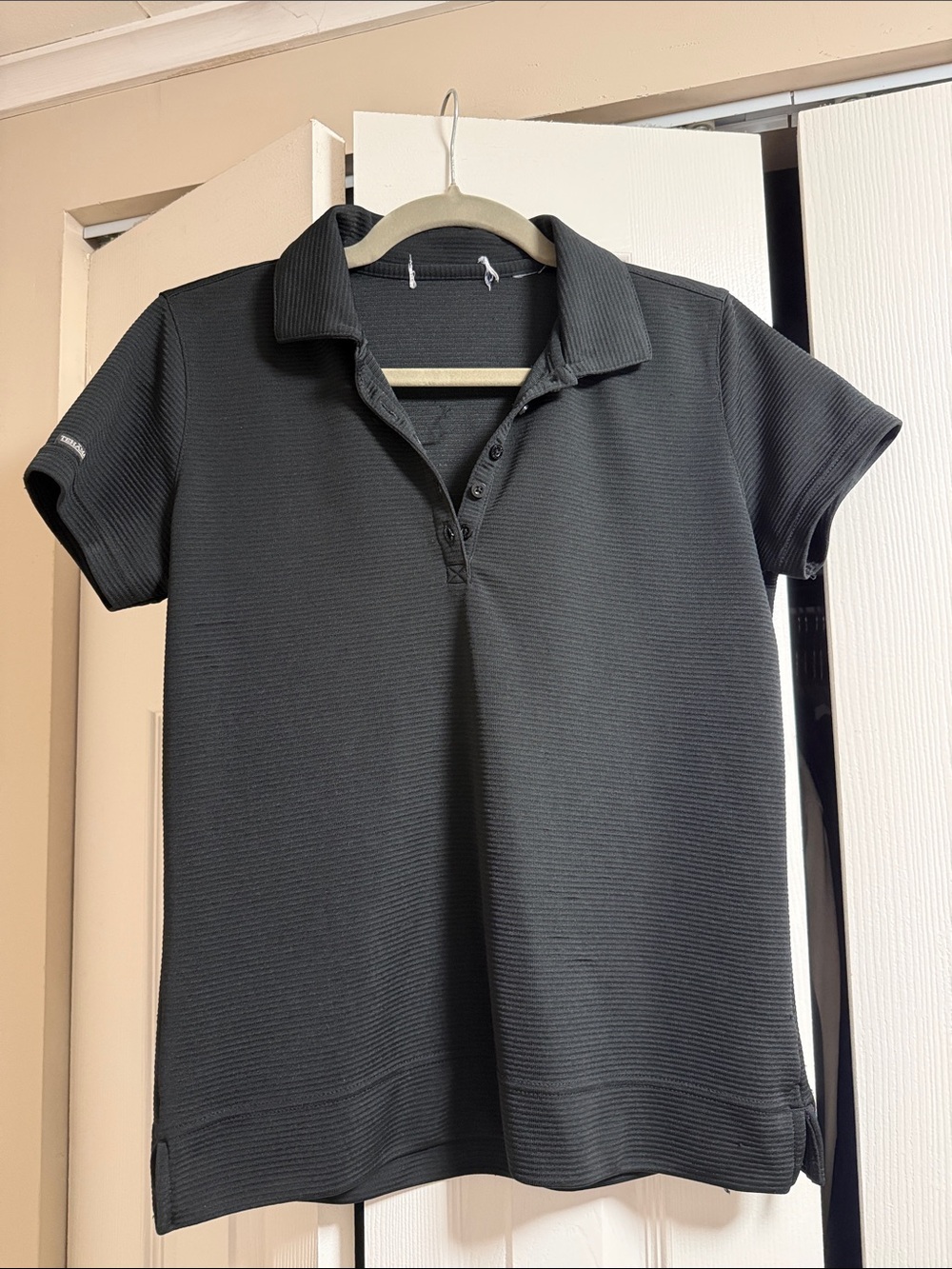 TEHAMA Women's Black Short-Sleeve Polo Top